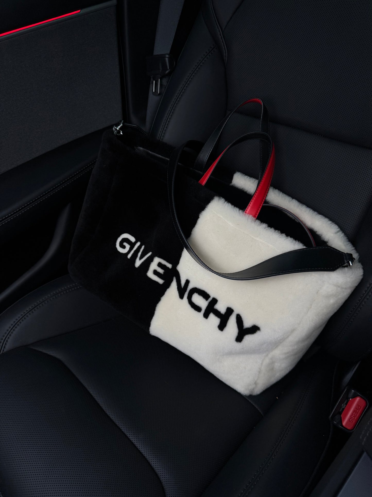 GIVENCHY x DISNEY COLLABORATION 101 DALMATIANS EDITION