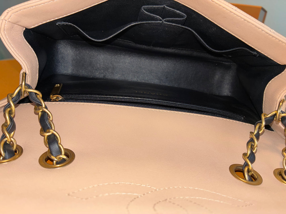CHANEL QUILTED CC FILIGREE FLAP BAG