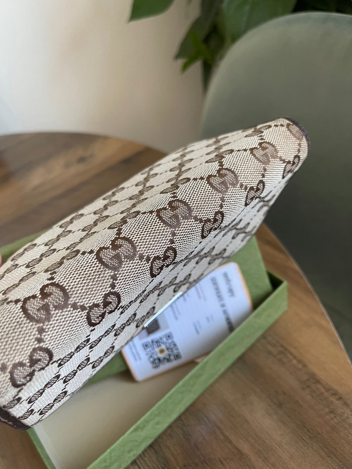 BROWN GUCCI ZIPPY WALLET