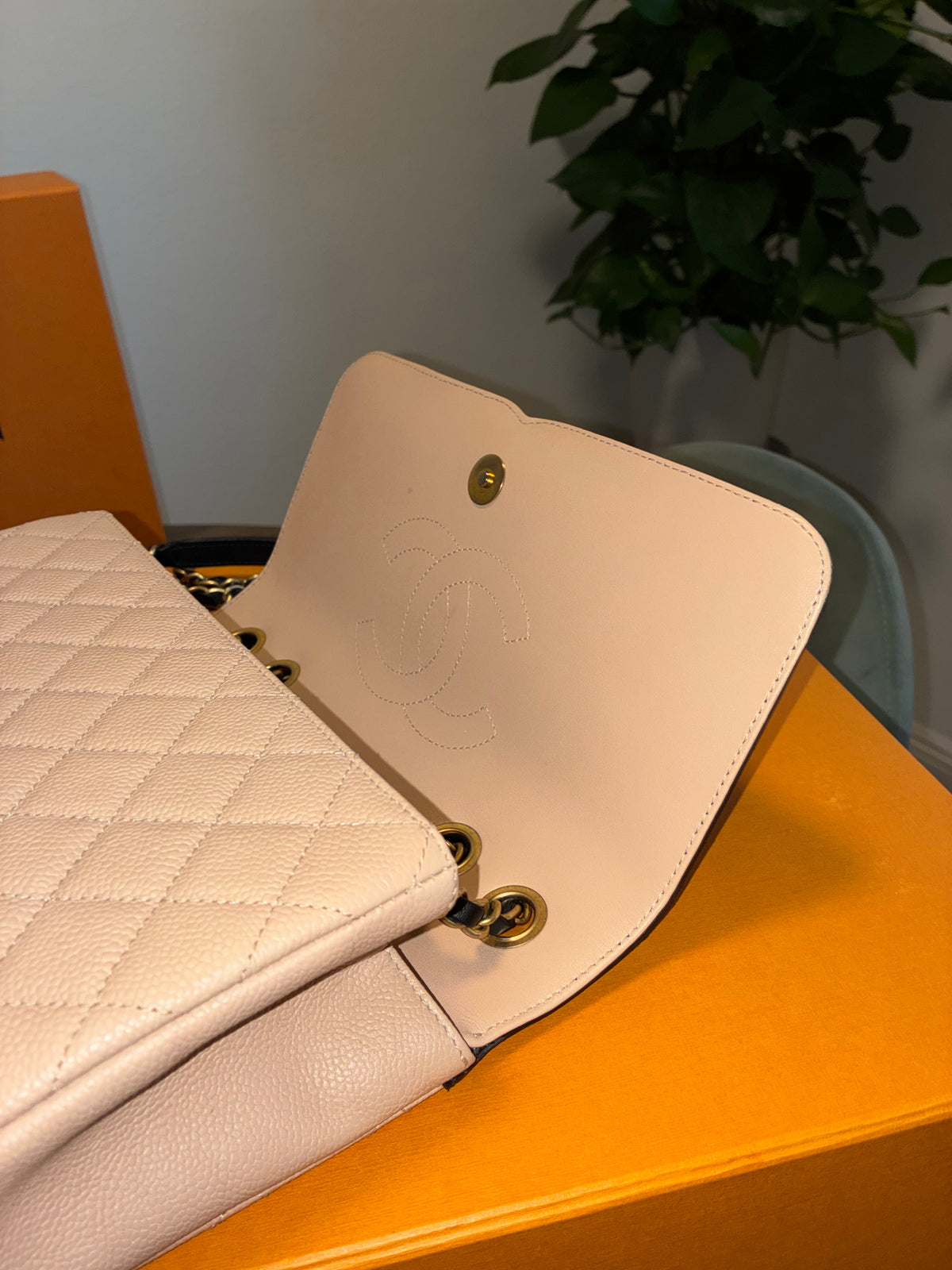 CHANEL QUILTED CC FILIGREE FLAP BAG