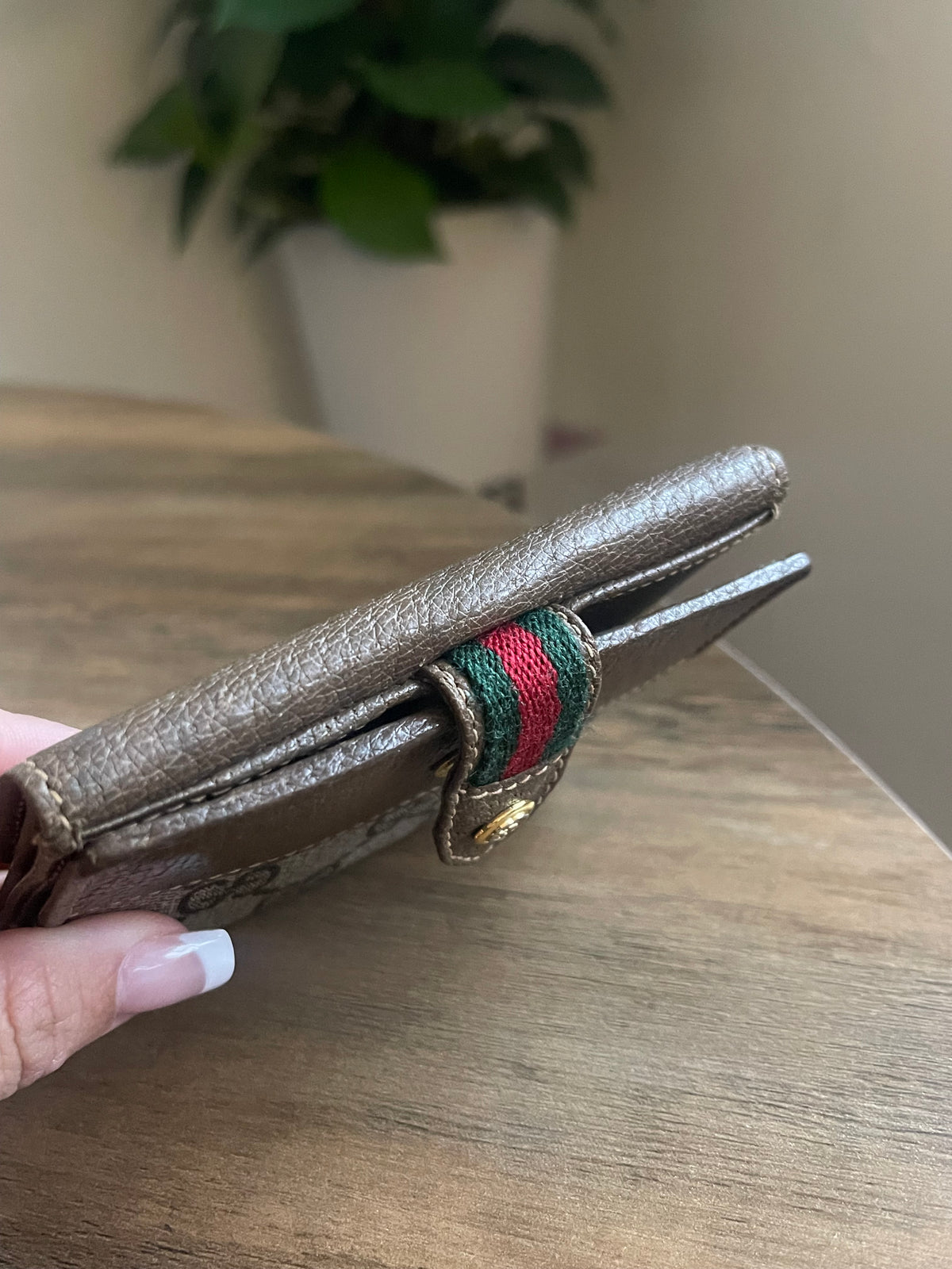 VINTAGE GUCCI BI-FOLD WALLET