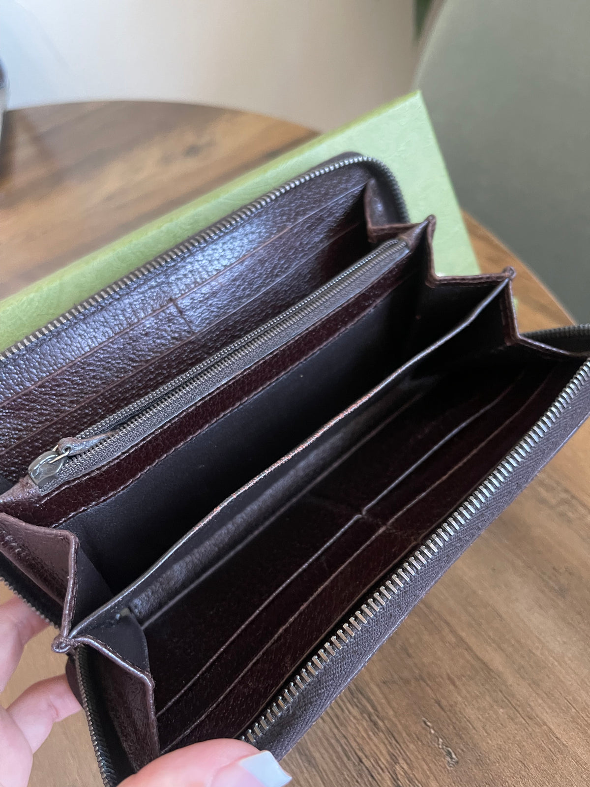 BROWN GUCCI ZIPPY WALLET