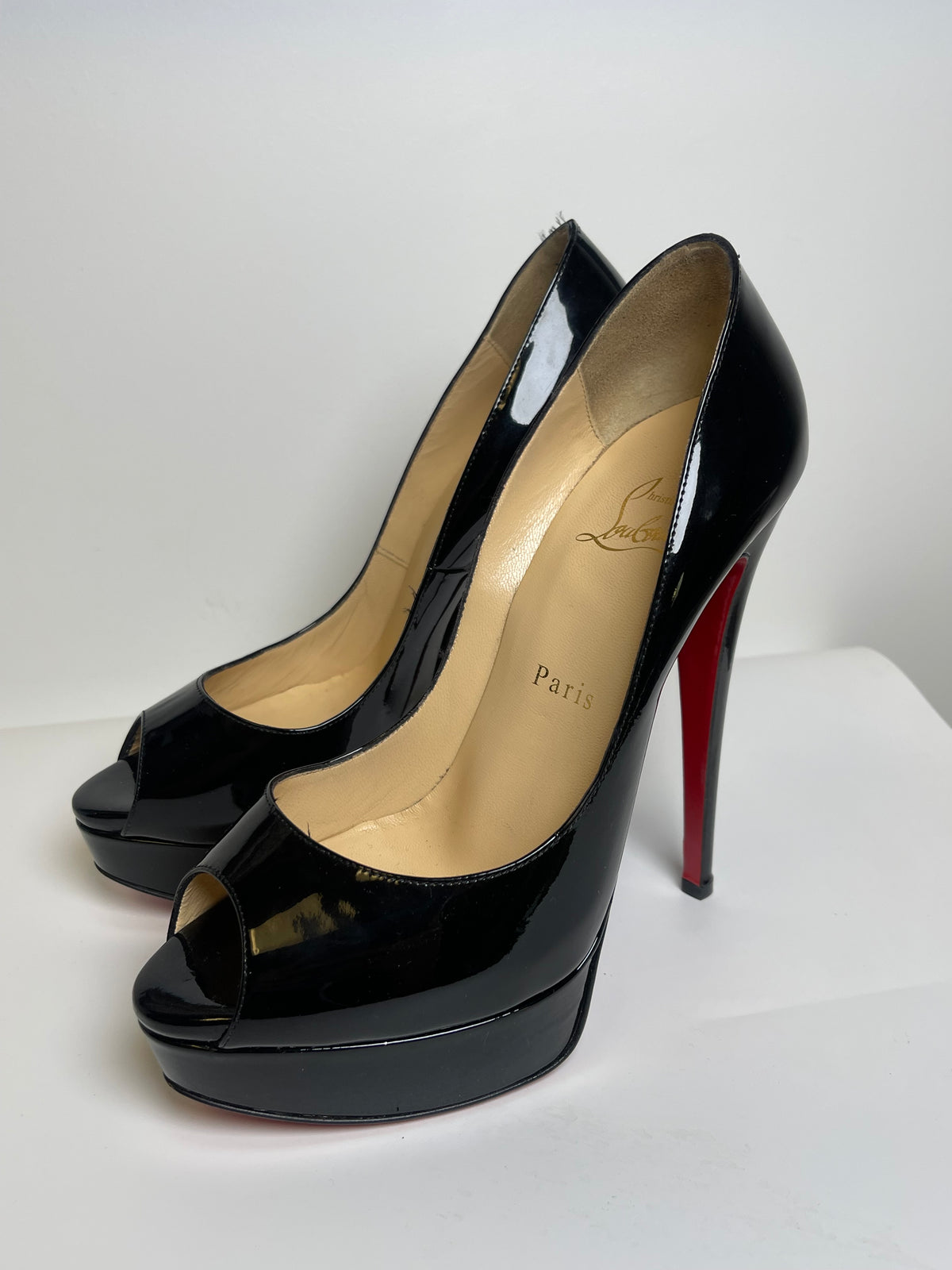 CHRISTIAN LOUBOUTIN SIZE 7.5 PATENT PUMPS