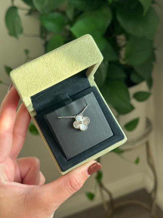 VAN CLEEF & ARPELS ALHAMBRA PENDANT 18k WHITE GOLD