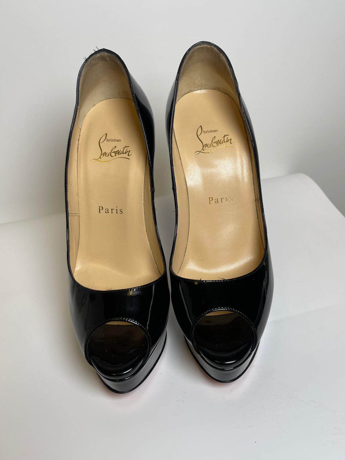 CHRISTIAN LOUBOUTIN SIZE 7.5 PATENT PUMPS