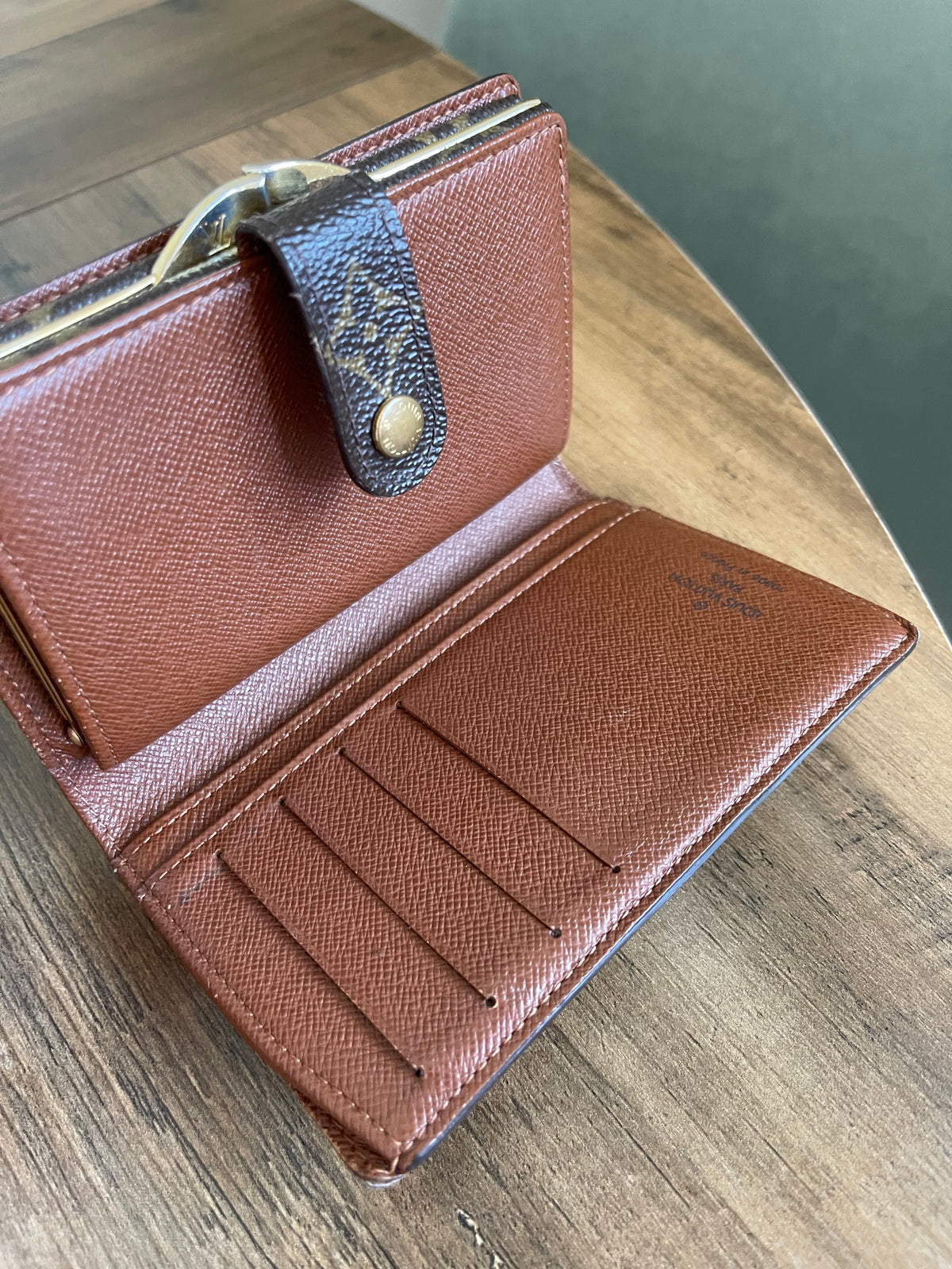 MONOGRAM LOUIS VUITTON KISSLOCK WALLET