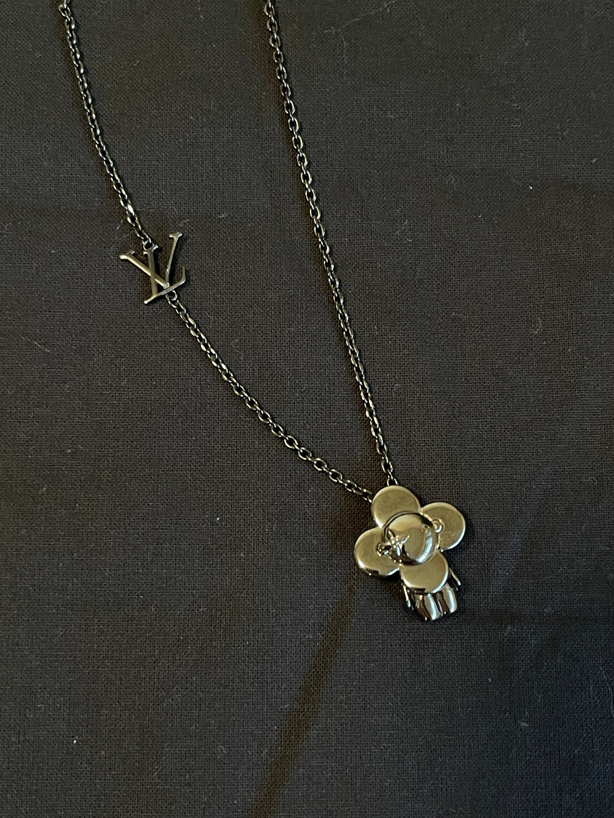 LOUIS VUITTON VIVIENNE NECKLACE