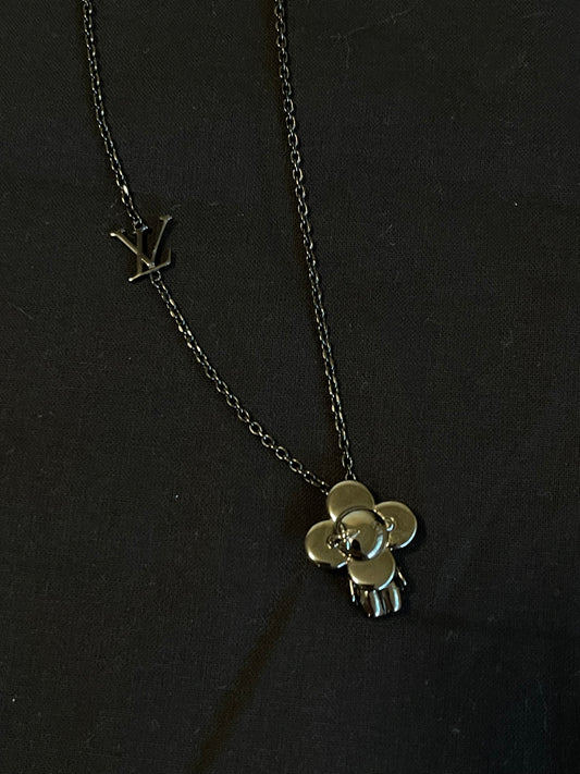 LOUIS VUITTON VIVIENNE NECKLACE
